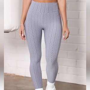 Textured scrunch butt active leggings